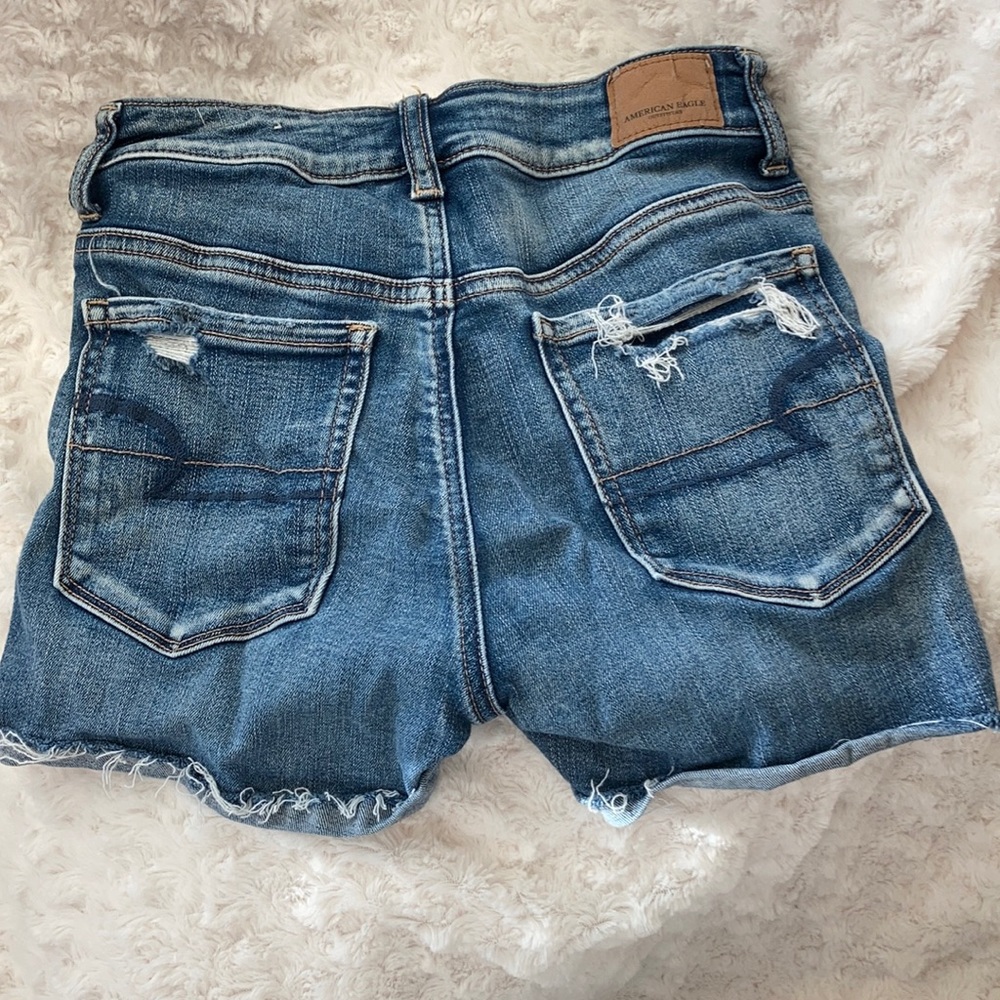 Distressed shorts - Picture 3 of 4
